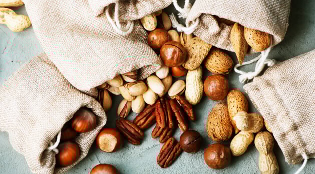 坚果形式的其他清真食品。