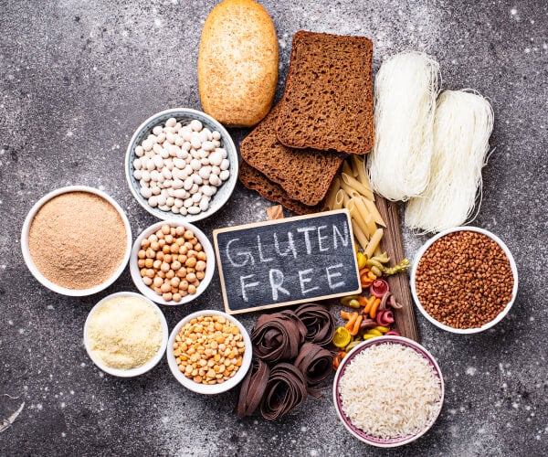 查看产品的男士