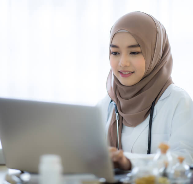 查看产品的男士